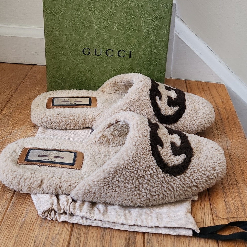 Gucci Shearling Logo Slippers in Cream and Dark Brown - Picture 4 of 8